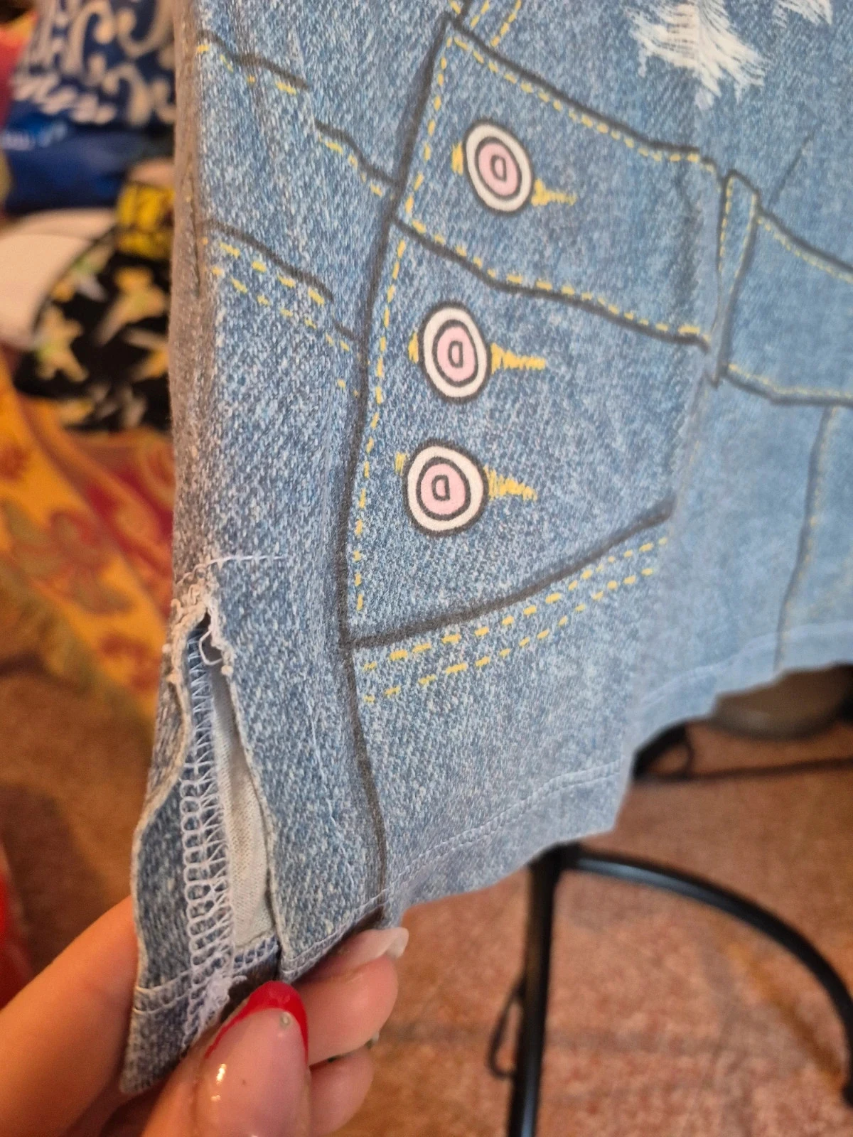 T-shirt original Desigual trompe-l'œil salopette e lantejoulas – photo 3